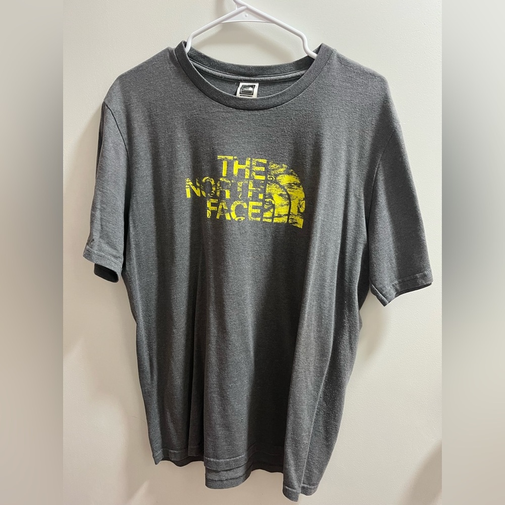 Men’s north face tee, used but nice. Bundle to save! Husband closet clean out!